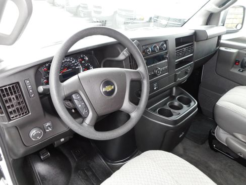 Used 2017 Chevrolet Express 3500 LT w/ LT Preferred Equipment Group RWD image 15