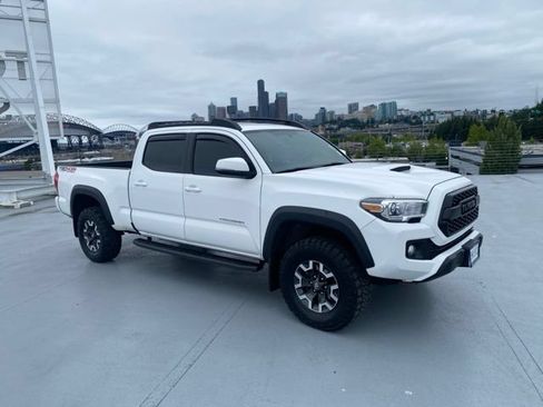 Used 2017 Toyota Tacoma TRD Off-Road AWD/4WD image 1
