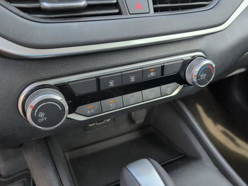 Used 2022 Nissan Altima 2.5 SV FWD image 19