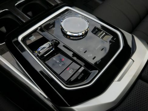 New 2026 BMW 750e xDrive AWD/4WD image 10