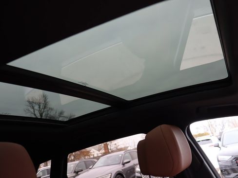 Used 2022 Audi e-tron Premium image 19