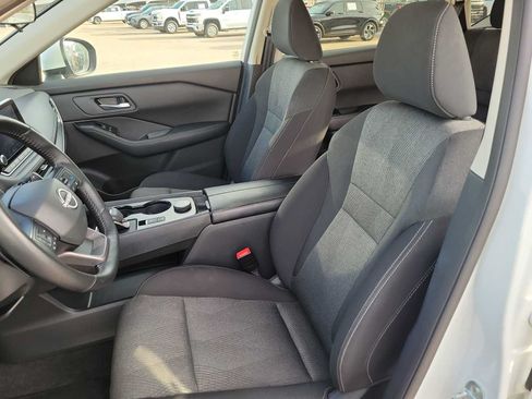 Used 2025 Nissan Rogue SV AWD/4WD image 15