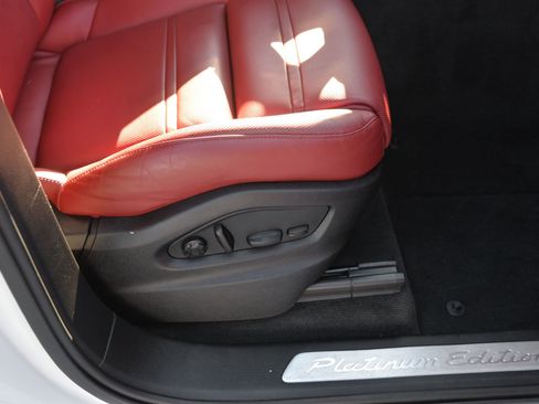 Certified 2023 Porsche Cayenne Platinum Edition image 13