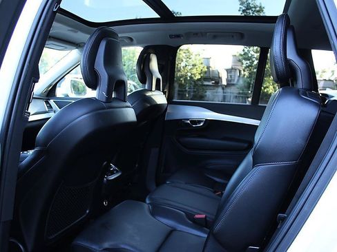 Used 2018 Volvo XC90 T5 Momentum w/ Convenience Package FWD image 18