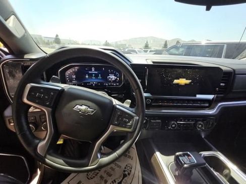 Used 2024 Chevrolet Silverado 1500 LT Trail Boss w/ LT Trail Boss Premium Package AWD/4WD image 2