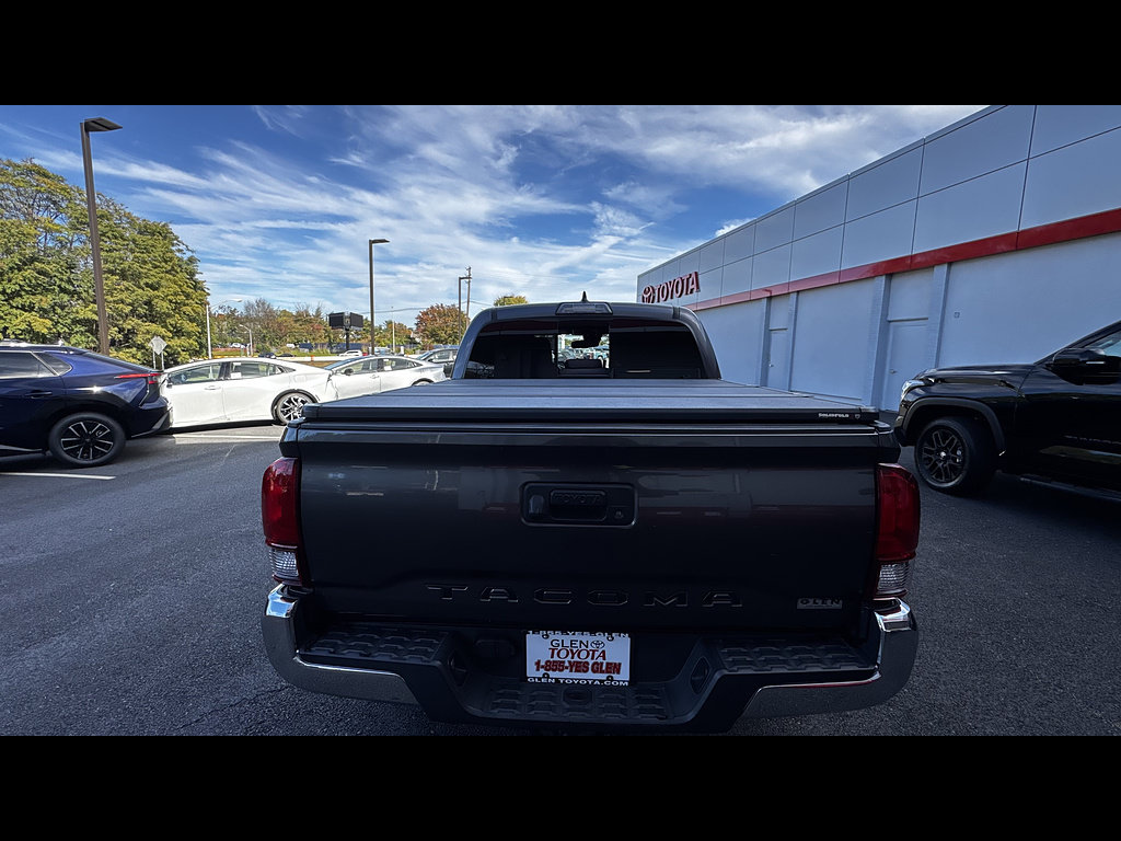 Certified 2019 Toyota Tacoma TRD Off-Road AWD/4WD image 11