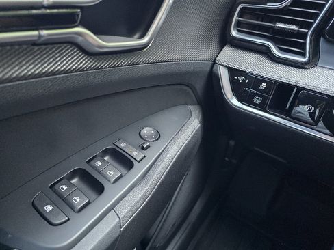 New 2025 Kia Sportage LX image 12