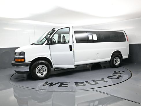 Used 2025 Chevrolet Express 3500 LT w/ LT Preferred Equipment Group RWD image 19