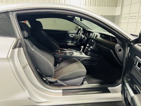 Used 2019 Ford Mustang Coupe image 27