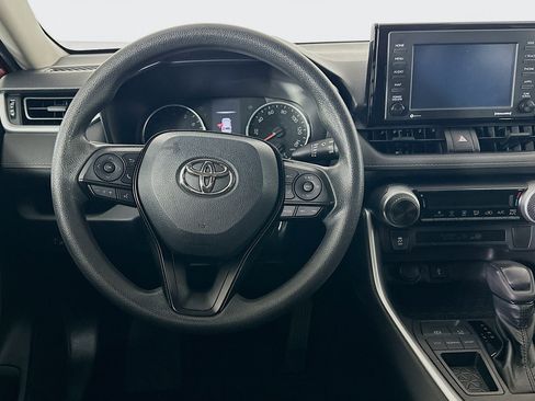 Used 2020 Toyota RAV4 LE image 17