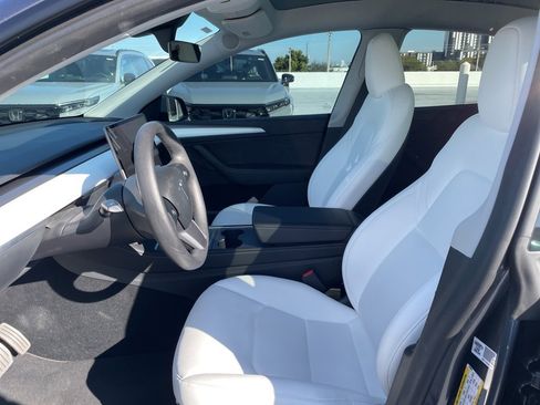 Used 2023 Tesla Model Y Performance image 13