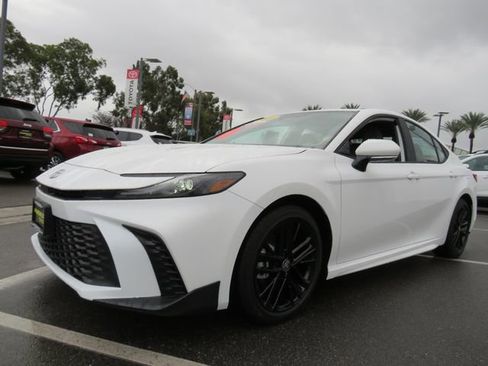 Certified 2026 Toyota Camry SE image 3