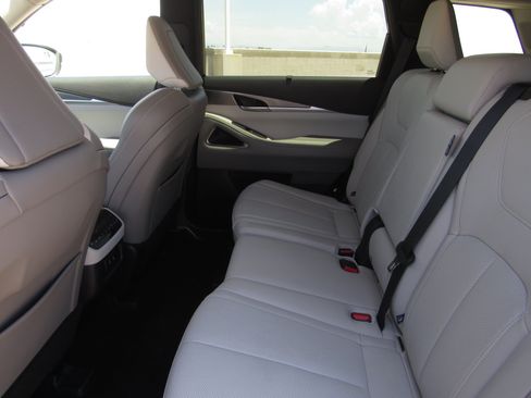 Used 2026 INFINITI QX60 Luxe w/ Family Package AWD/4WD image 15