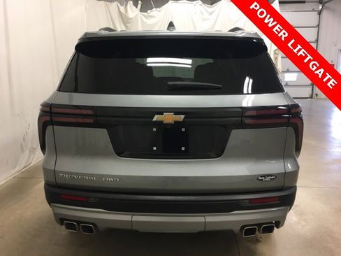 Used 2025 Chevrolet Traverse LT image 5