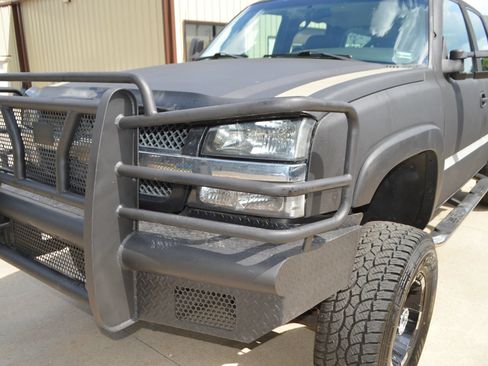 Used 2004 Chevrolet Silverado 2500 W/T w/ Skid Plate Package AWD/4WD image 3