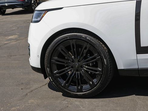 New 2026 Land Rover Range Rover Long Wheelbase SE AWD/4WD image 8