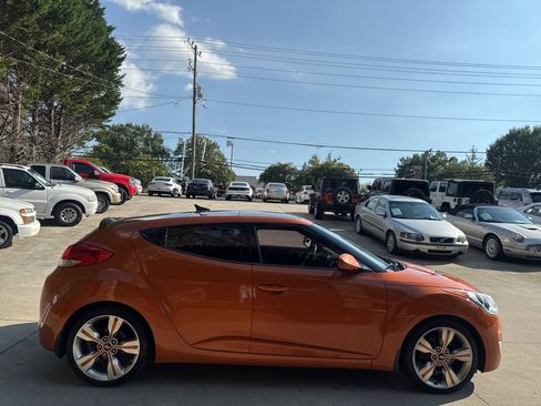 Used 2012 Hyundai Veloster w/ Style Pkg FWD image 6