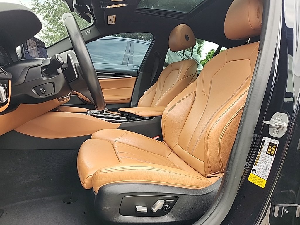 Used 2021 BMW 540i w/ M Sport Package RWD image 2