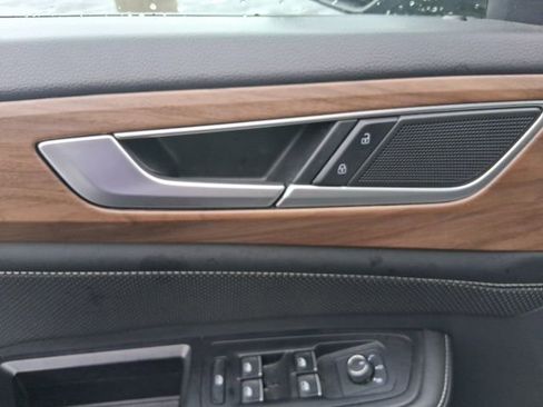 Used 2024 Volkswagen Atlas SE FWD image 19