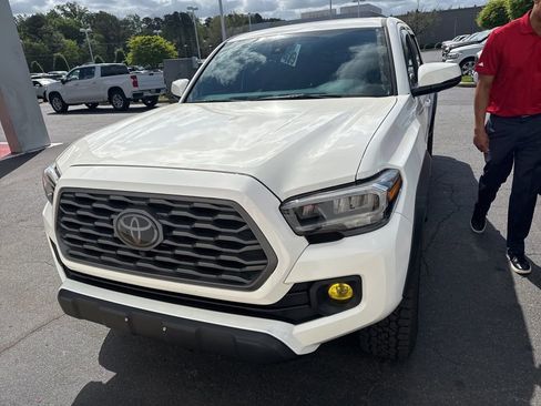 Used 2023 Toyota Tacoma TRD Off-Road w/ TRD Premium Off Road Package image 1