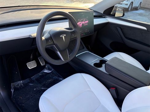 Used 2024 Tesla Model Y Long Range image 8