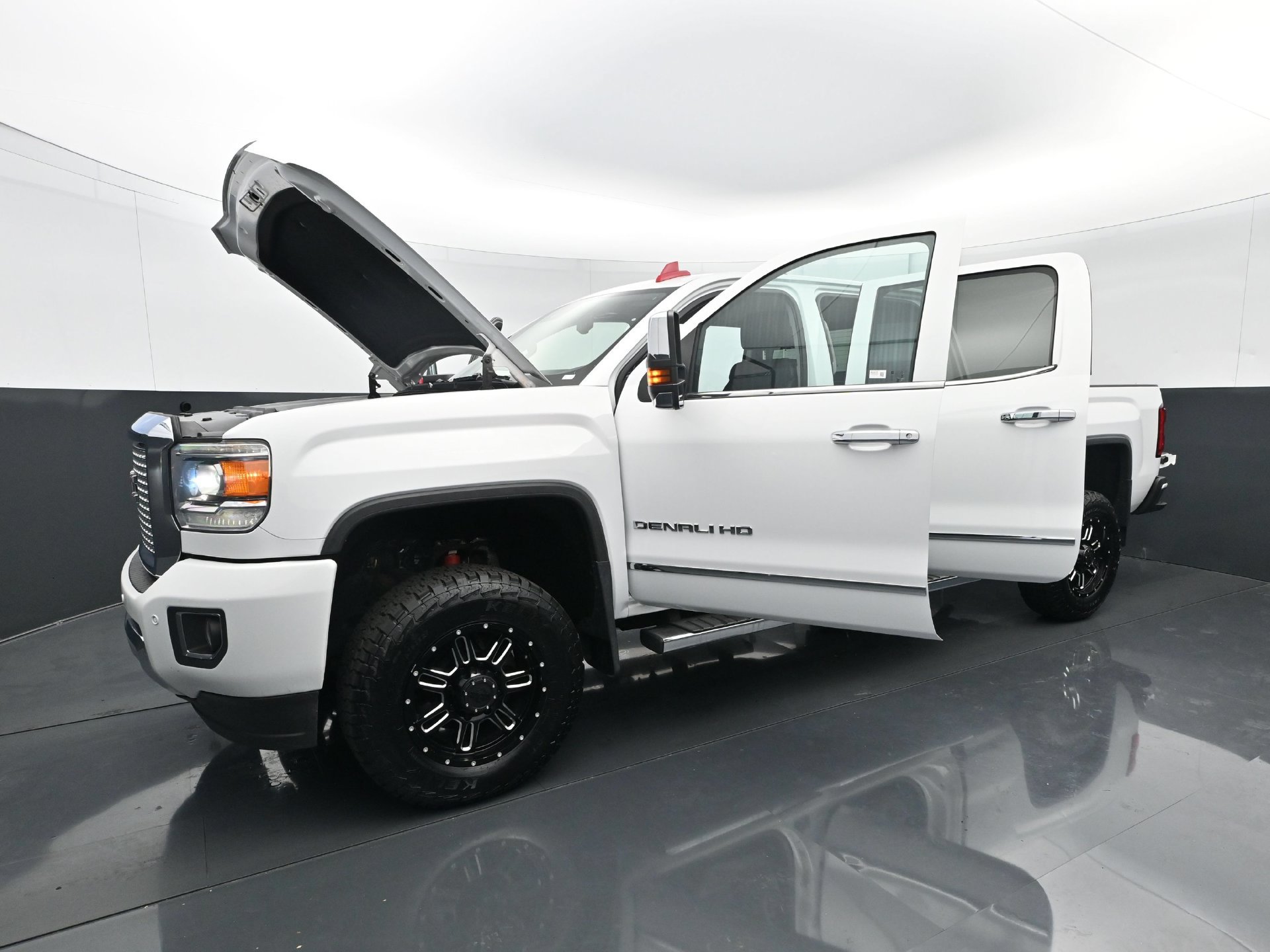 Used 2016 GMC Sierra 2500 Denali w/ Driver Alert Package AWD/4WD image 31