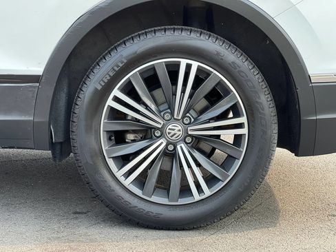 Used 2018 Volkswagen Tiguan SEL AWD/4WD image 47
