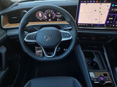 Used 2026 Volkswagen Tiguan SEL R-Line AWD/4WD image 15