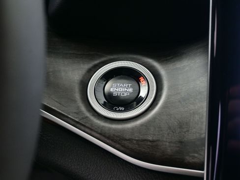 Used 2025 Jeep Grand Cherokee L Limited AWD/4WD image 24
