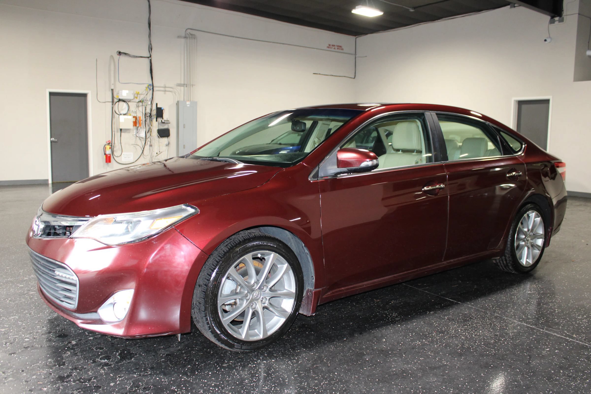 Used 2014 Toyota Avalon XLE Touring FWD image 7