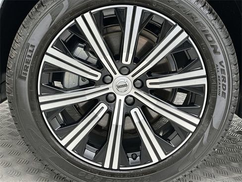 Certified 2025 Volvo XC90 B6 Plus w/ Protection Package Premier image 10