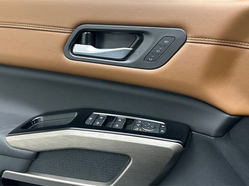 New 2025 Nissan Pathfinder Platinum w/ Cargo Package image 16