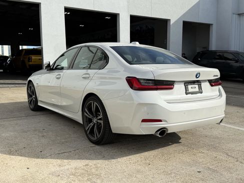 Used 2023 BMW 330e w/ Convenience Package image 5