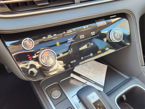 Certified 2025 INFINITI QX60 Luxe w/ Lighting Package (N94) image 20