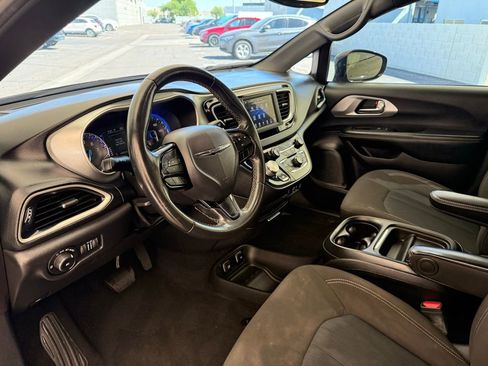Used 2020 Chrysler Pacifica Touring w/ S Appearance Package FWD image 27