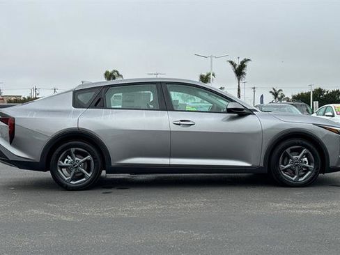 New 2025 Kia K4 LXS image 3