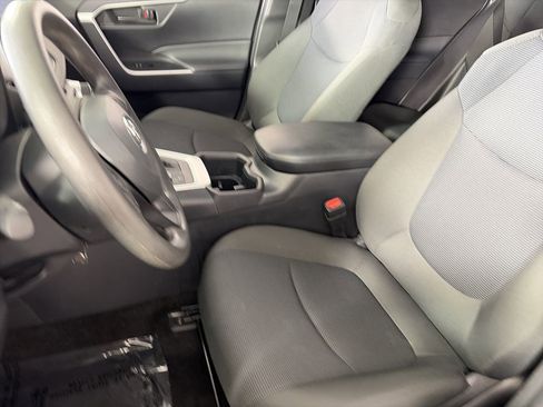 Used 2025 Toyota RAV4 LE AWD/4WD image 19