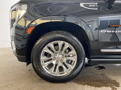 Used 2022 GMC Yukon XL Denali image 11
