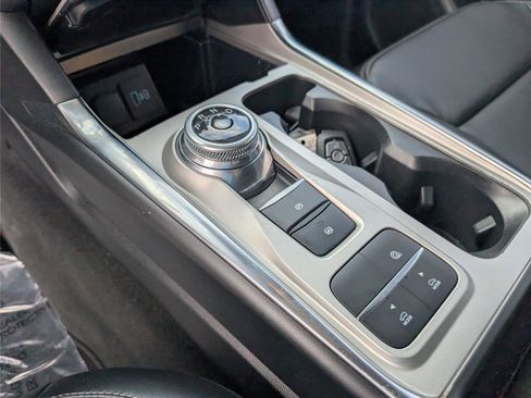 Used 2022 Ford Explorer XLT w/ Equipment Group 202A image 18