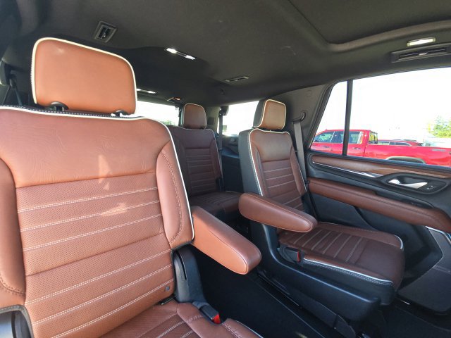 Used 2023 GMC Yukon Denali Ultimate AWD/4WD image 17