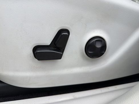 Used 2020 Jeep Cherokee Limited image 14