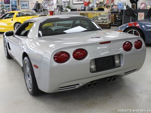 Used 2004 Chevrolet Corvette Z06 w/ Memory Package RWD image 6