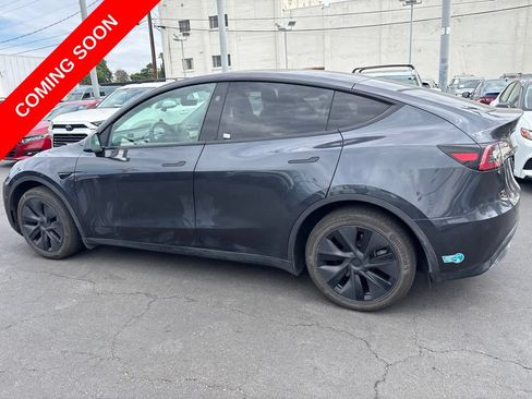 Used 2025 Tesla Model Y Long Range RWD image 7