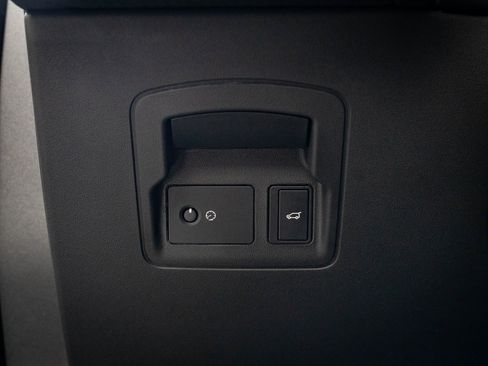 Used 2023 Land Rover Range Rover Velar R-Dynamic S image 41