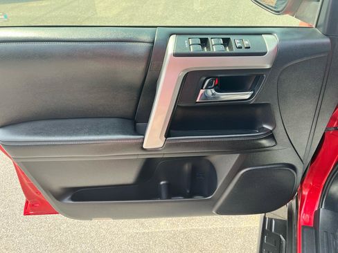 Used 2014 Toyota 4Runner SR5 Premium image 13