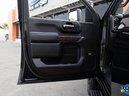 Used 2022 GMC Sierra 2500 Denali w/ Denali Black Diamond Edition AWD/4WD image 12
