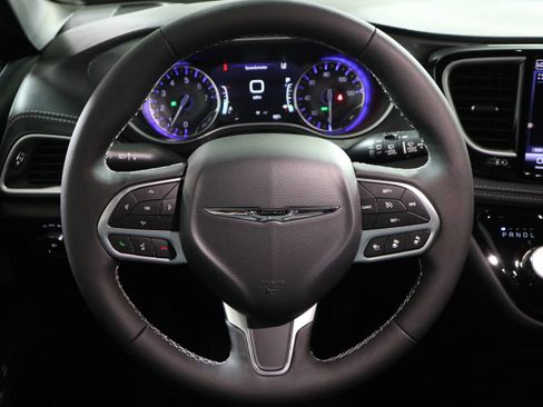 New 2026 Chrysler Pacifica Select image 17