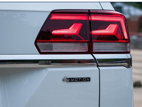 Certified 2023 Volkswagen Atlas SE w/ Panoramic Sunroof Package AWD/4WD image 5