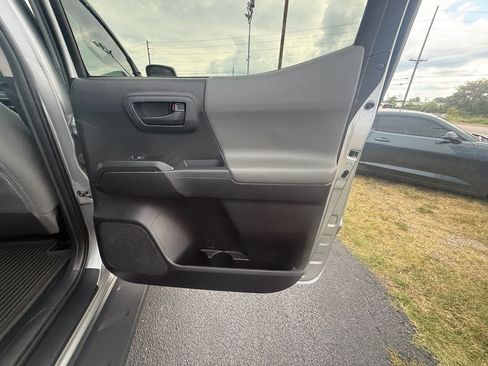 Used 2022 Toyota Tacoma SR AWD/4WD image 20