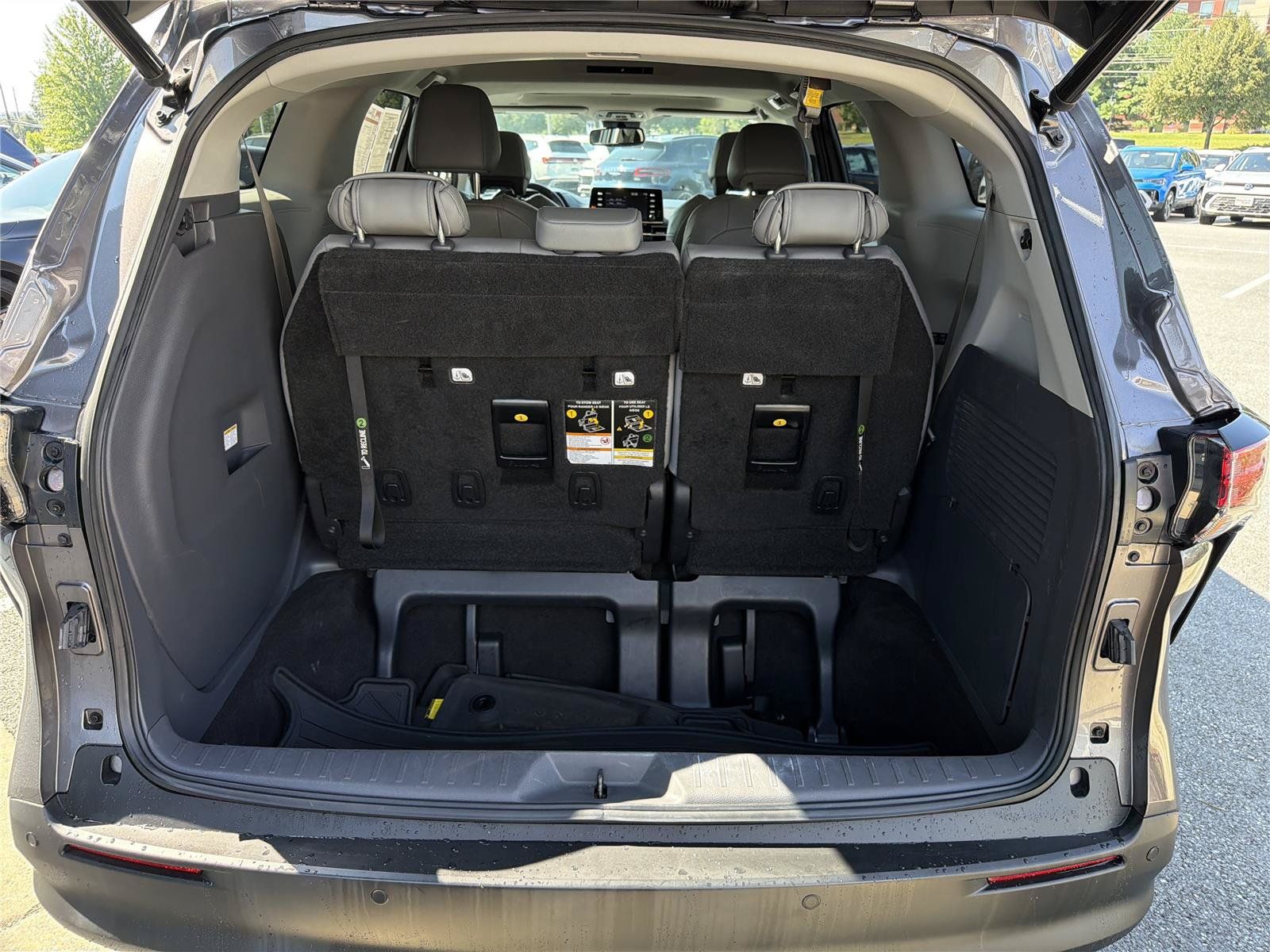 Used 2021 Toyota Sienna XLE FWD image 4